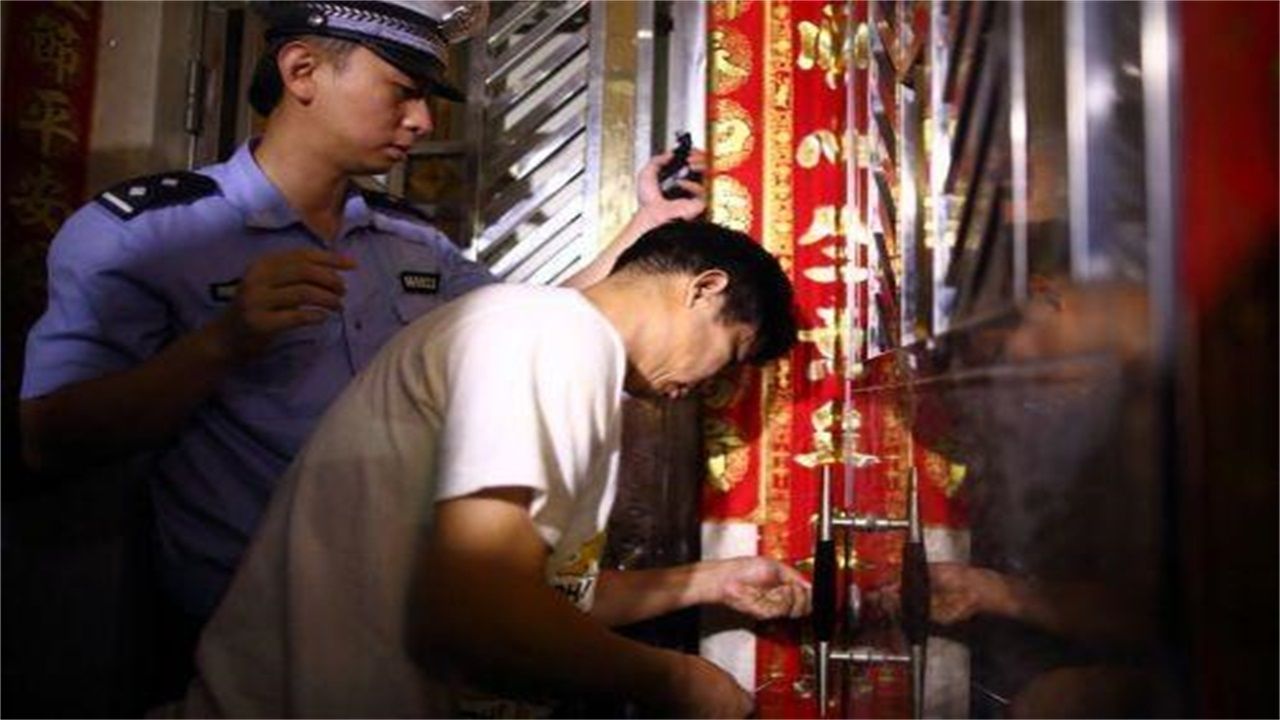 内江请开锁师傅开了锁后，师傅为什么一般都不进门，就算主人请也不进去？
